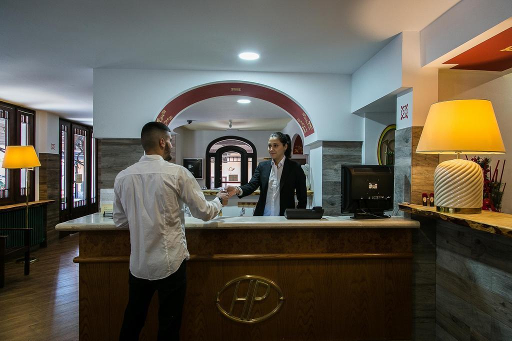 Hotel Posta R.T.A. Мадона ди Кампильо Екстериор снимка