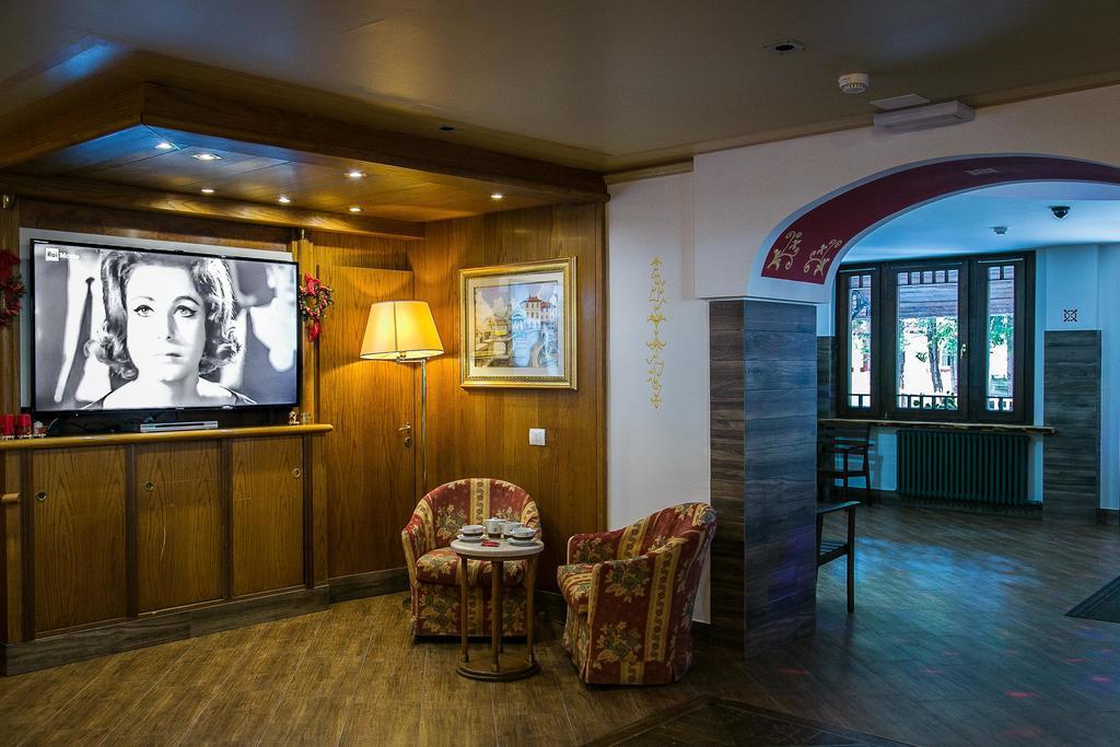 Hotel Posta R.T.A. Мадона ди Кампильо Екстериор снимка